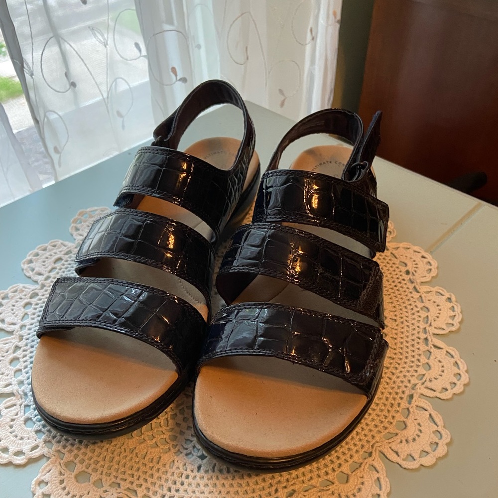 Clark’s Navy Sandals Size 11 M